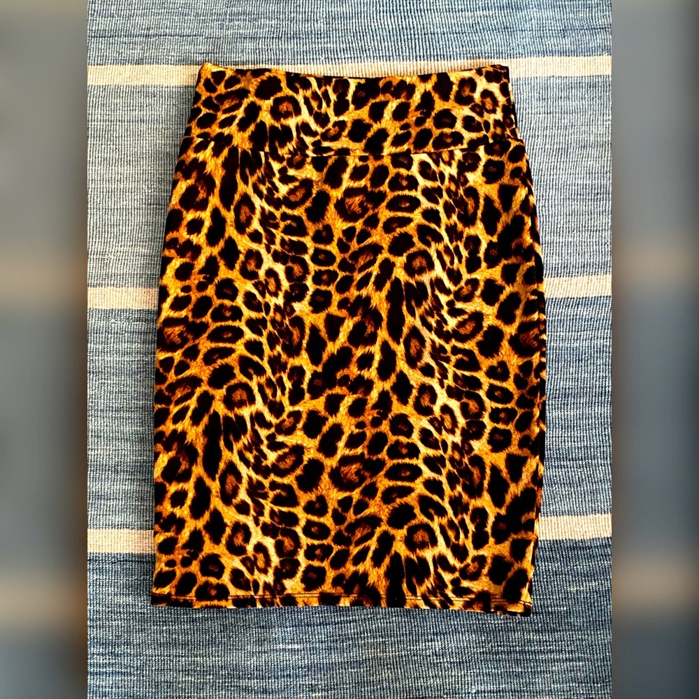 LuLaRoe leopard print Cassie pencil skirt sz M
